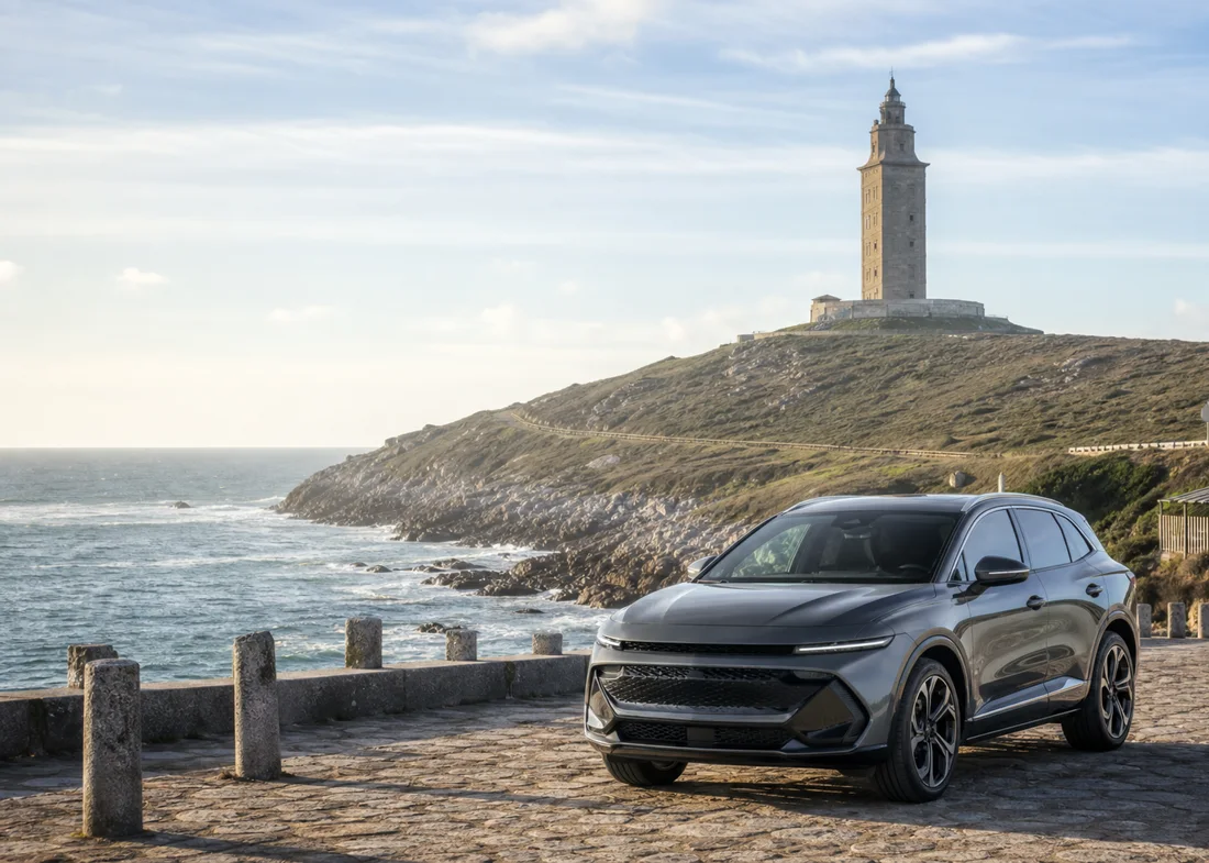 Torre de Hércules y costa atlántica de A Coruña, donde realizamos revisiones de coches de segunda mano