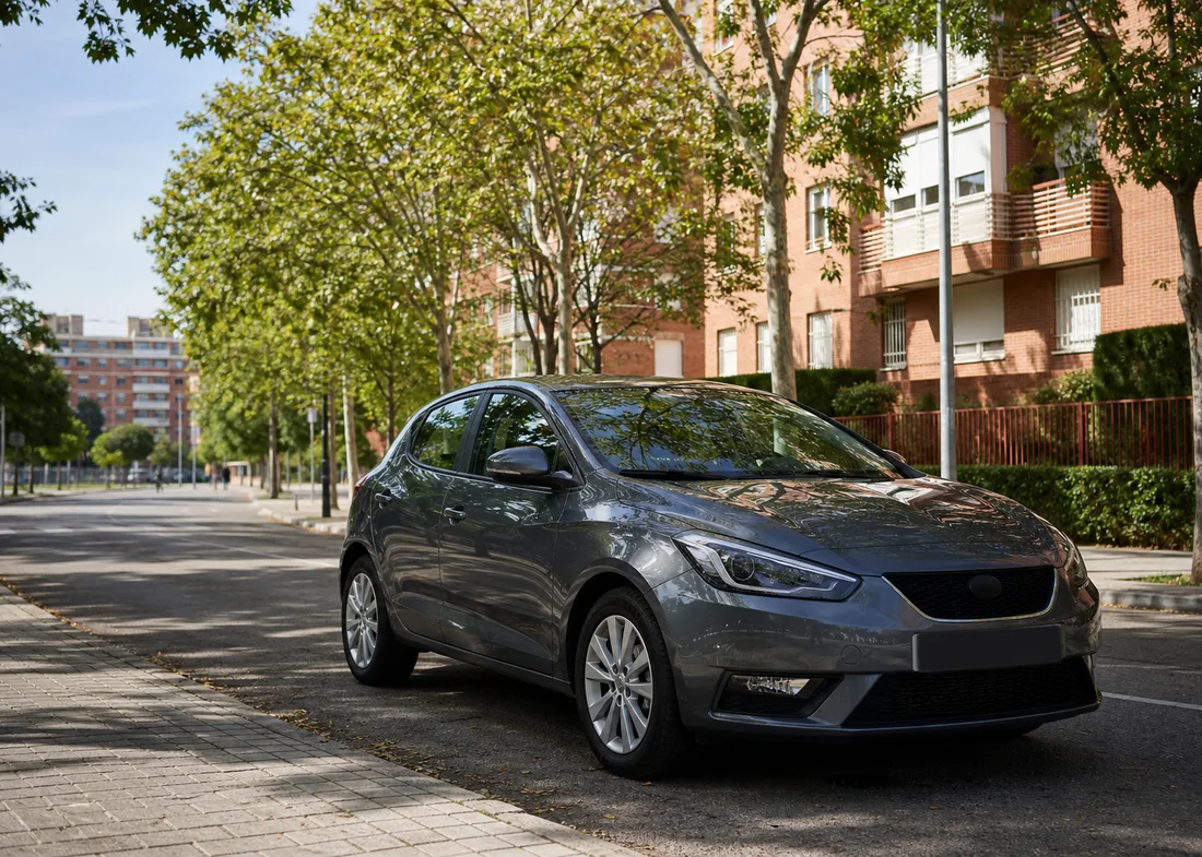 Bulevar arbolado de Fuenlabrada, donde realizamos revisiones de coches de segunda mano